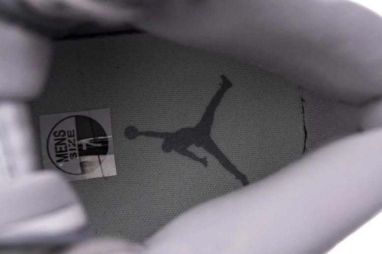 Ivory Pale  AH7389-101 (W) High air  Retro Jordan 1 0930